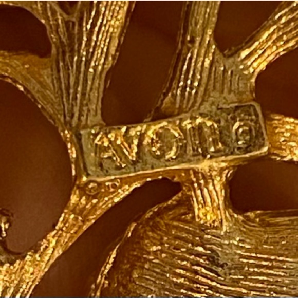 Vintage Avon gold and pearl Acorn Autumn Glory brooch pendant - Picture 5 of 5